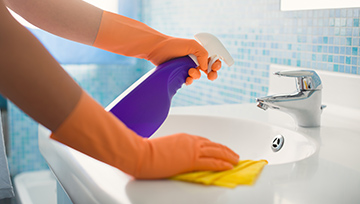 cleaning a sink